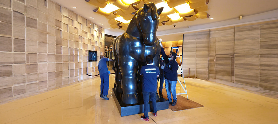 Moving the Botero horse - EUROMOVERS