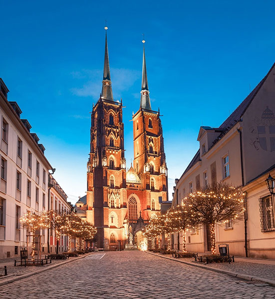 Planning Your Move to Poland with Global Coordination - EUROMOVERS