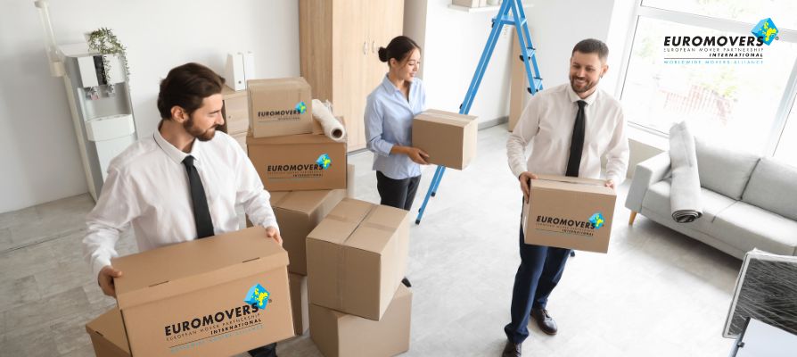Employee Relocation Services: A Canada-to-US Guide for HR Teams - EUROMOVERS